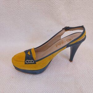 Classy suede leather pump.